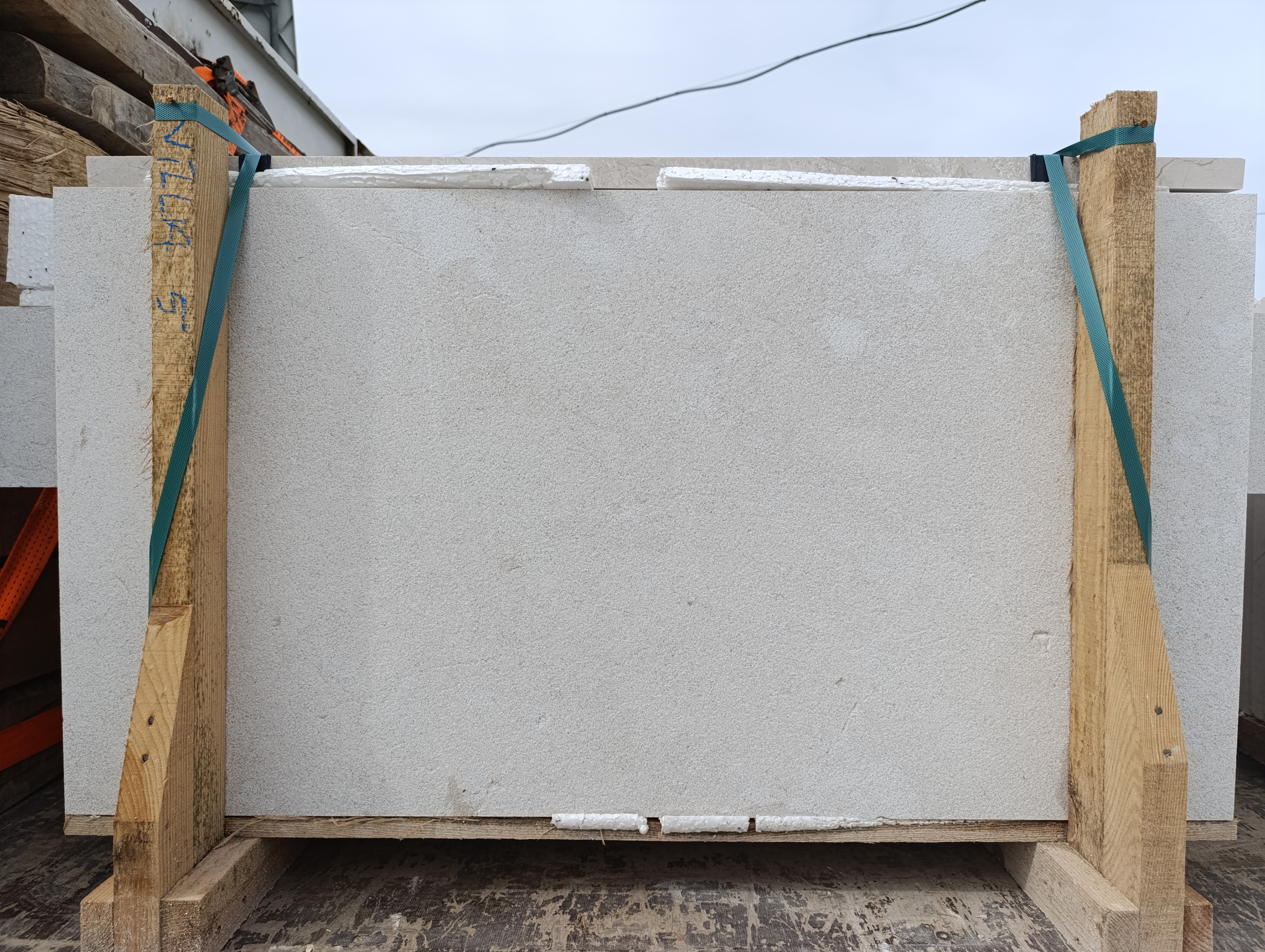 Bursa Açık Bej Kumlamalı Mermer 